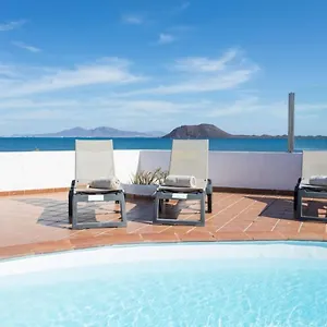 Beachfront Remos: Lobos Island View & Private Pool , Corralejo Spain